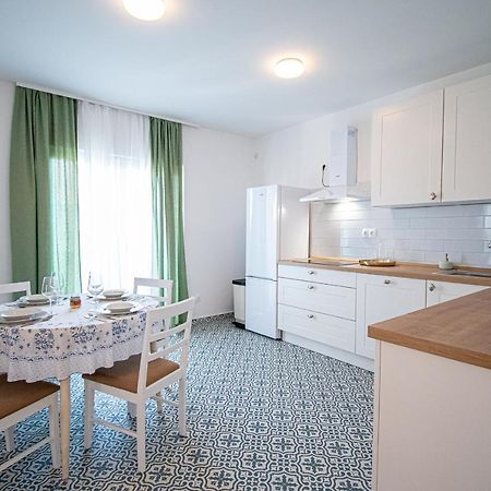 Apartment Nikola Kaštel Novi Dış mekan fotoğraf