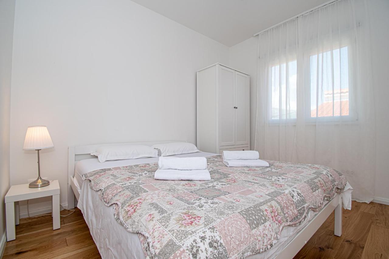 Apartment Nikola Kaštel Novi Dış mekan fotoğraf