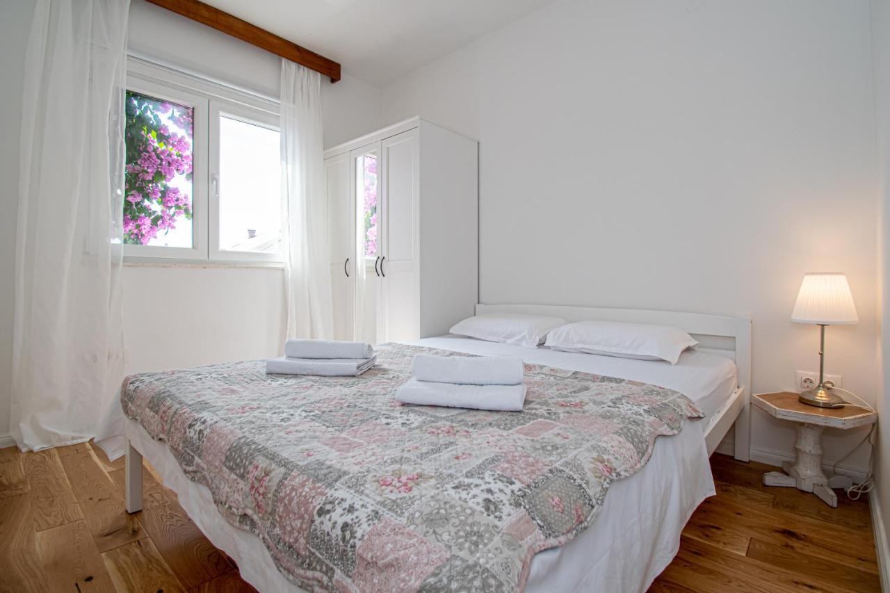 Apartment Nikola Kaštel Novi Dış mekan fotoğraf